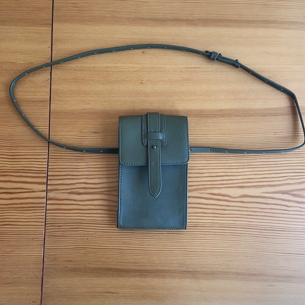 Urban Outfitters Green Phone Case Adjustable belt Snap closure NWOT